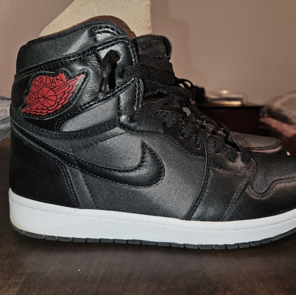 AIR JORDAN 1 RETRO HIGH - Picture 4 of 8